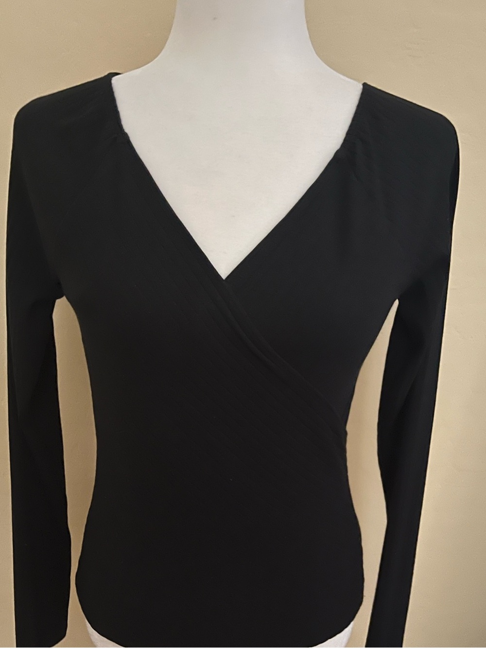 Gap Black Wrap V-Neck T-Shirt Size S
